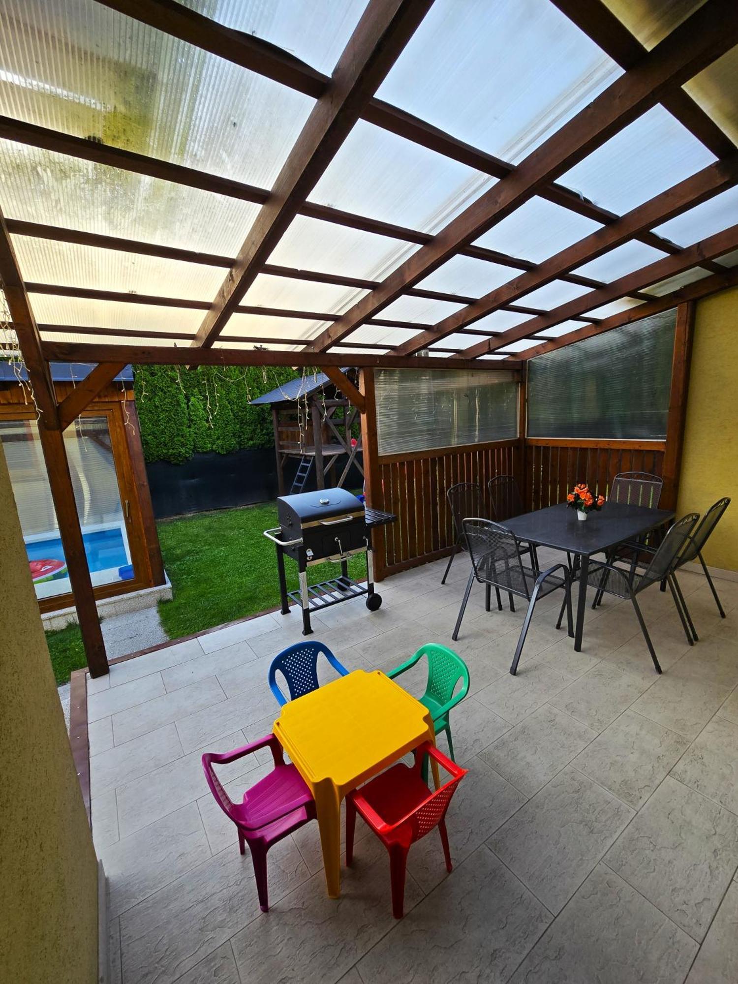 Max - Whirlpool & Bazen & Sauna Vakantiehuis *